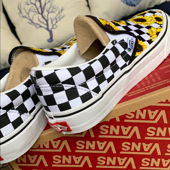 VANS CLASSIC SLIP ON CUSTOM SUNFLOWER/CHECKERBOARD - Picture 8 of 16